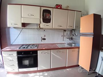 Cucina attrezzata con lavastoviglie