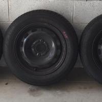 Set gomme invernali Polaris 175/65 R14 con cerchi