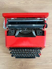 Macchina per scrivere Olivetti Valentine