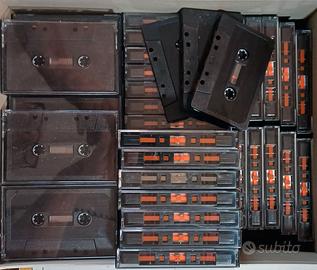 50 audiocassette nuove, con custodia