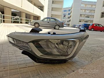 Fanale anteriore lato guida Hyundai i20 anno 2019