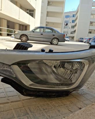 Fanale anteriore lato guida Hyundai i20 anno 2019