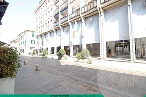 NEGOZIO A RHO