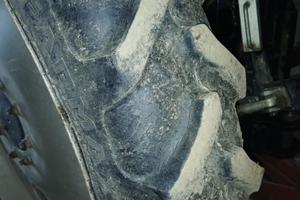 4 Pneumatici completi di cerchi trattore