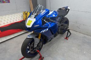 Yamaha r1 2021 pronto pista