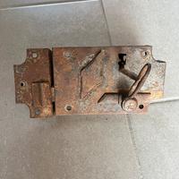 Serratura portone epoca