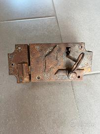 Serratura portone epoca