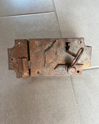 Serratura portone epoca