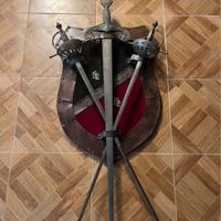 Scudo con spade arredamento