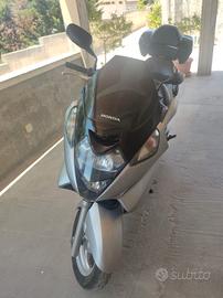 Honda SilverWing 600 