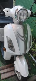 scooter bicicletta elettrica ztech bianca 