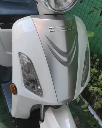 scooter bicicletta elettrica ztech bianca 