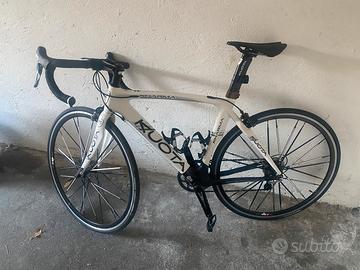 Bici full carbon Kuota Kharma