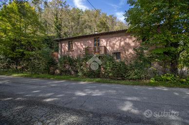 CASA DI CORTE A COLLI SUL VELINO