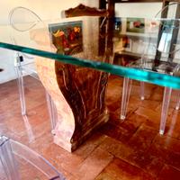 Tavolo in cristallo con basi in marmo rosa