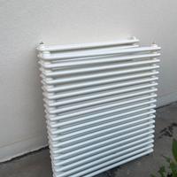 Tre termosifoni tubolari in acciaio