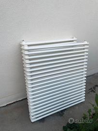 Tre termosifoni tubolari in acciaio