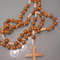 Rosario da parete in legno