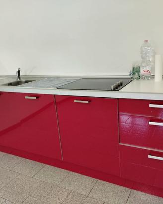 PARETE ATTREZZATA CUCINA CON LAVASTOVIGLIE
