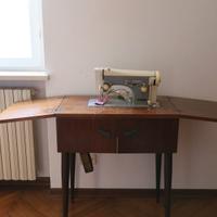 Mobile macchina da cucire Necchi