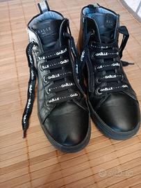 SNEAKERS  ALTE n39 GAELLE PARIS