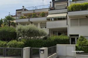 Appartamento di 184 m² con più di 5 locali e box a