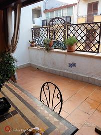 Terrasini grazioso 4 ambienti arredato e terrazza