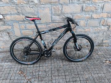 bicicletta Mountain bike 