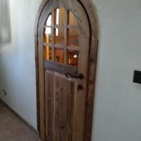 porta sagomata in legno vecchio reuperato