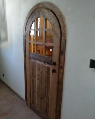 porta sagomata in legno vecchio reuperato