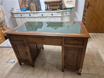 Scrivania antica