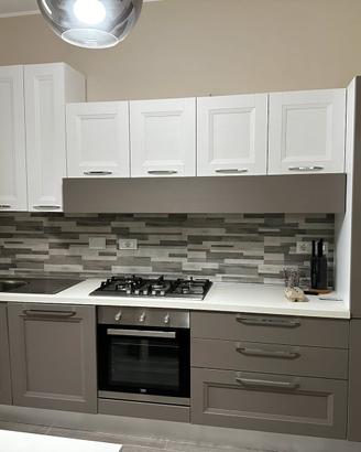 Arredamento cucina, salone e camera da letto