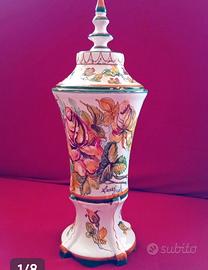 Antico vaso in ceramica con coperchio firmato 