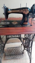 Macchina da cucire Singer d’epoca a pedale
