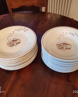 Servizio di 24 piatti Mulino Bianco anni 80