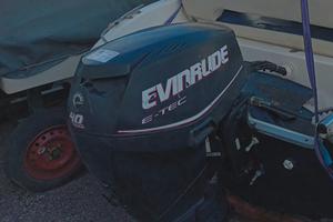 Motore fuoribordo Evinrude e-tec 