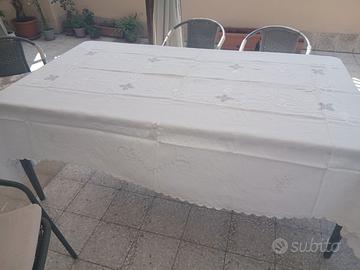 Tovaglia con tovaglioli