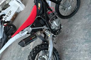 Moto cross 250 akrapovic