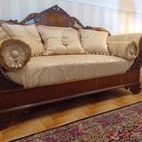 Antico divano a barca genovese