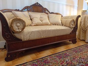 Antico divano a barca genovese