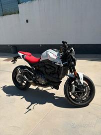 Ducati monster 937