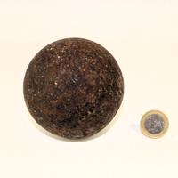 Antica sfera in ghisa massiccia