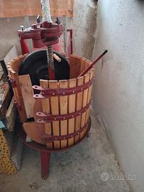 Torchio e pigiatrice manuale