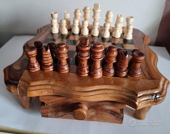 Scacchiera da tavolo vintage in legno realizzata