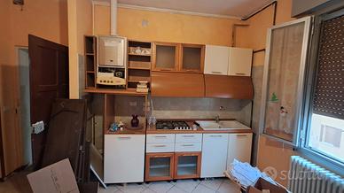 cucina e camera matrimoniale e singola