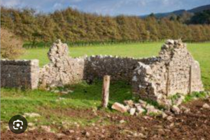 Terreno con rudere a Capo d'Orlando