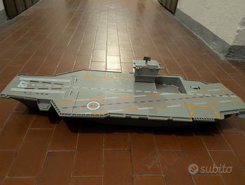 Porta aerei militare giocattolo