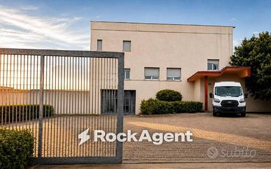 Immobile di 1680 m² con più di 5 locali a Gallipol