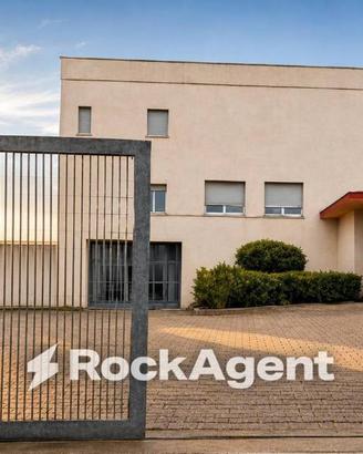 Immobile di 1680 m² con più di 5 locali a Gallipol
