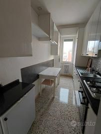 Pero (Mi) privato affitta bilocale arredato